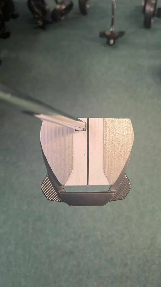 Taylormade Spider GTx Centre Shaft 34' €185. - Image 2