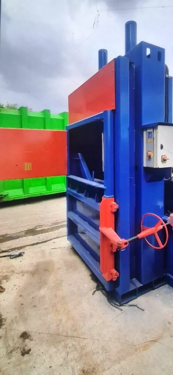 Compactor Baler Plastic/Cardboard dual ram - Image 1
