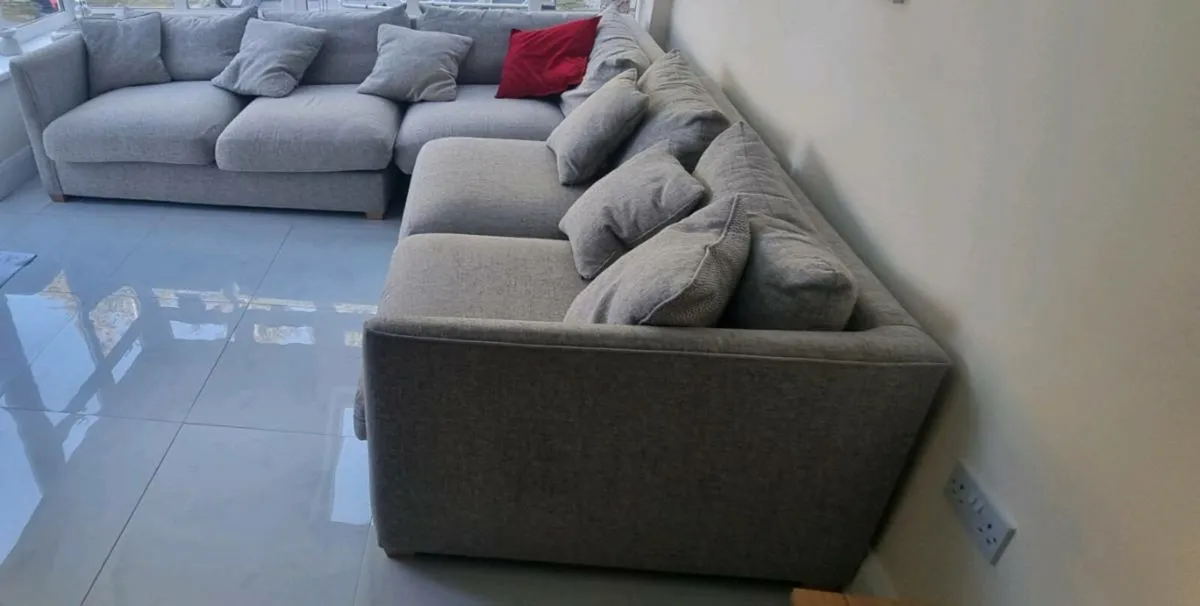 L-shaped couch - Image 1