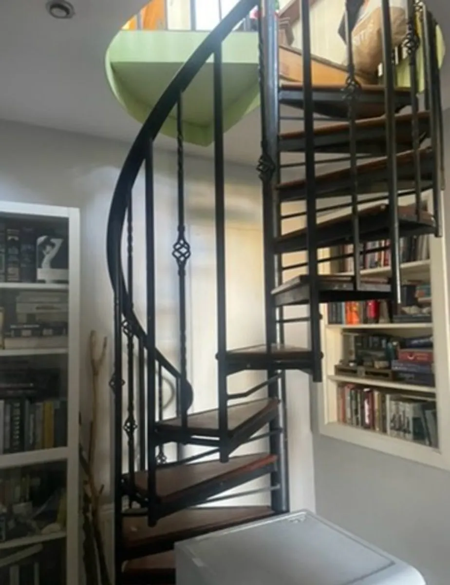 spiral stairs - Image 1