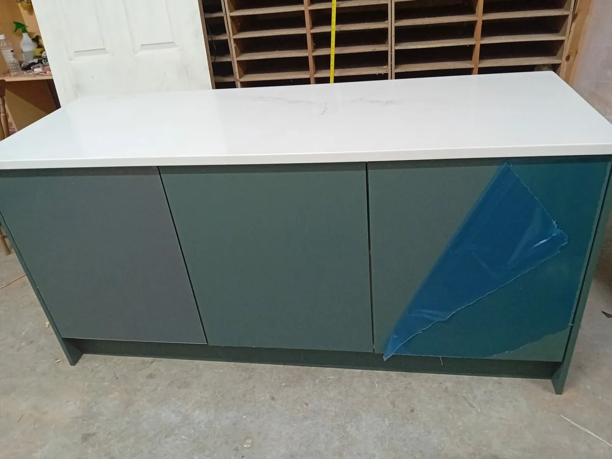 Kitchen island brand new in heritage green doors - Image 2
