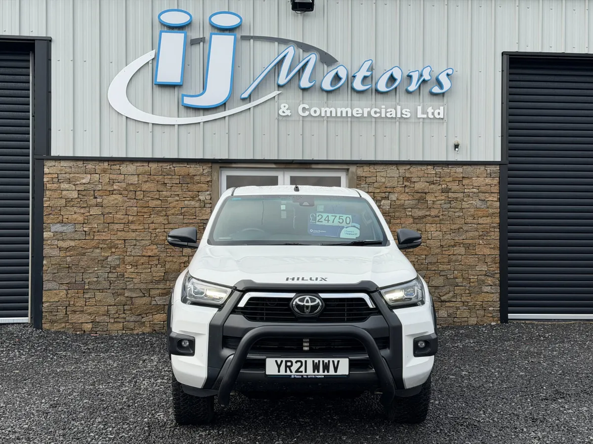 2021 TOYOTA HILUX INVINCIBLE X 2.8 D-4D AUTO - Image 2