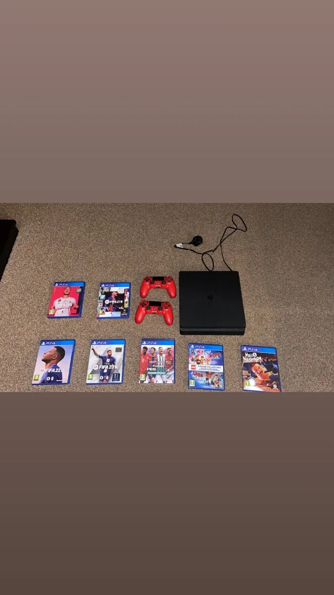 Playstation 4 plus accessories - Image 1