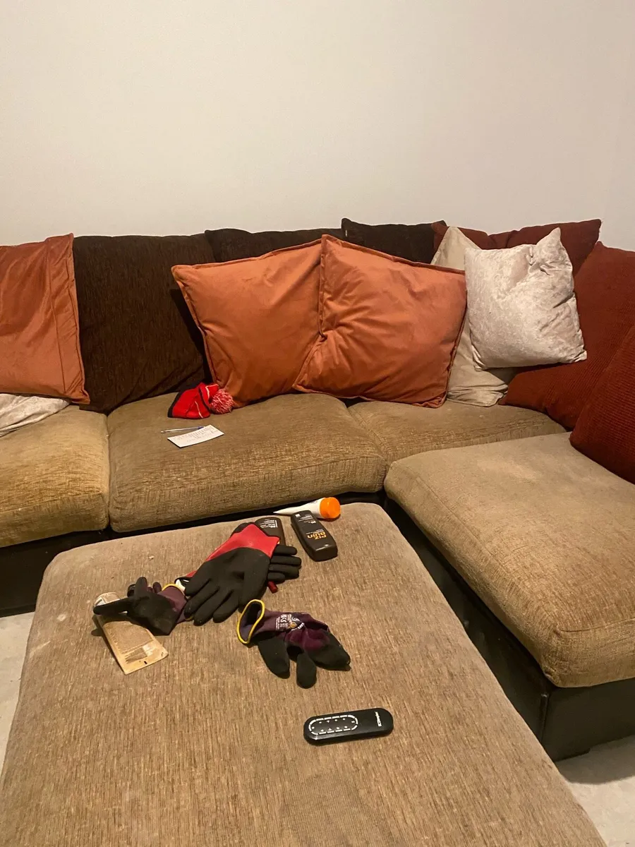 L shaped couch - Image 1