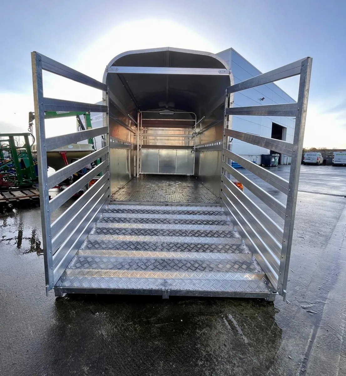 Bateson 42LT 10' x 5' Livestock Trailer - Image 1