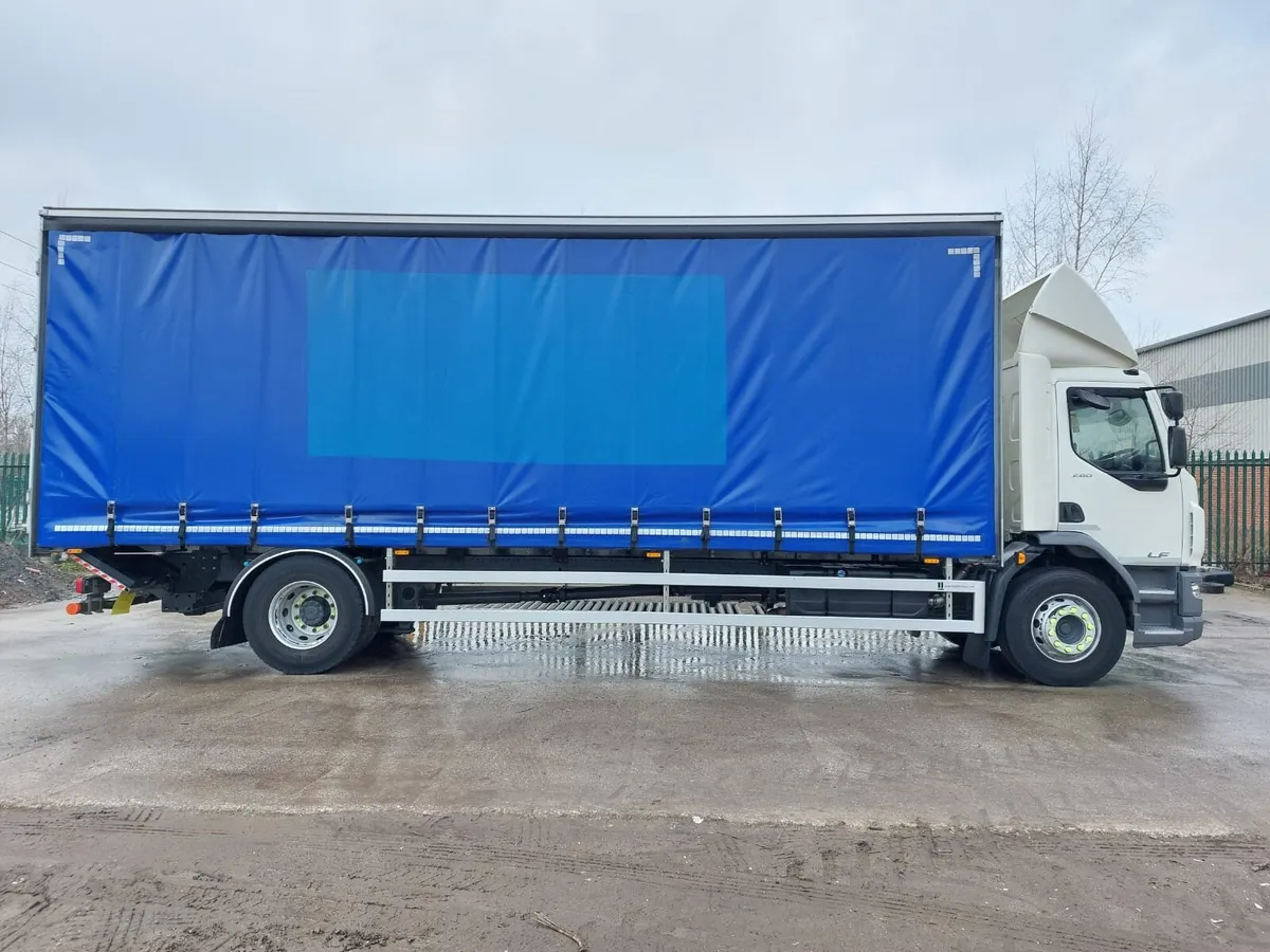 2024 DAF LF260 4x2 Curtainsider - Image 3