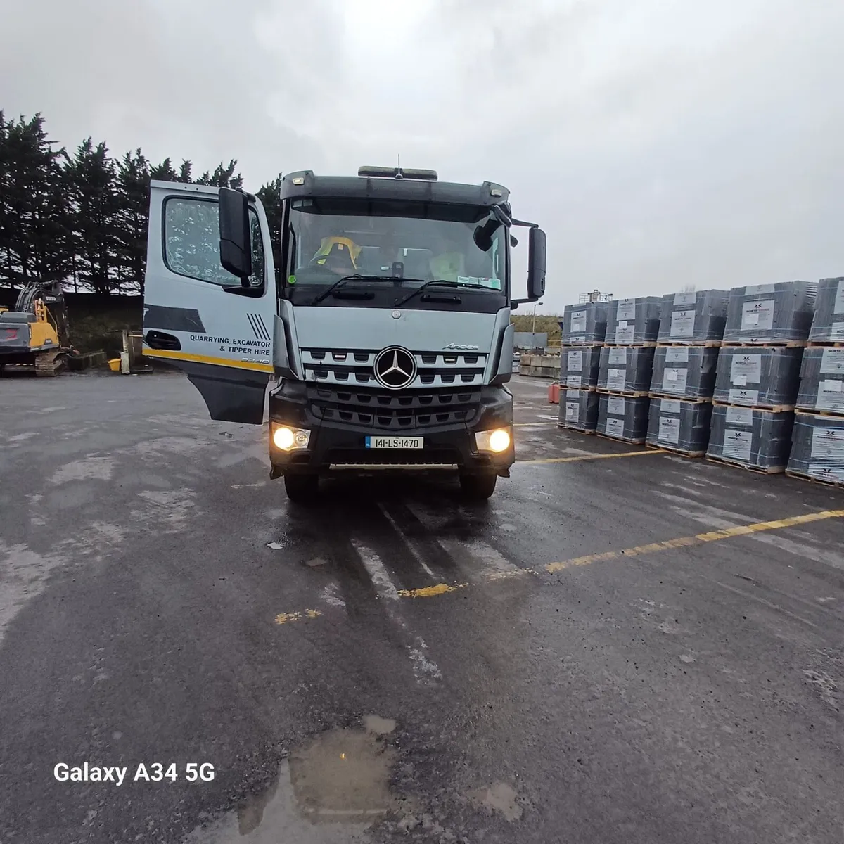 Mercedes-Benz Arocs  Tipper  2014 - Image 3