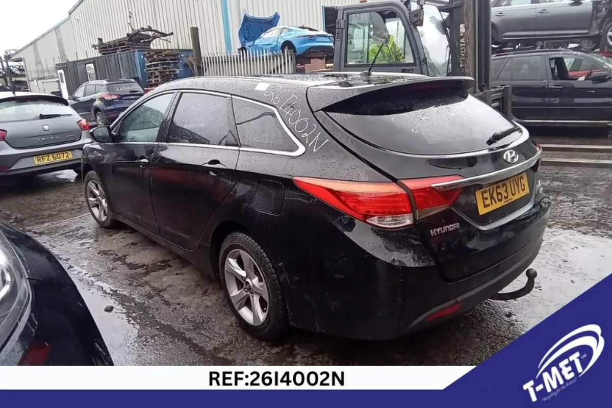 2014 HYUNDAI I40 BREAKING FOR PARTS - Image 4