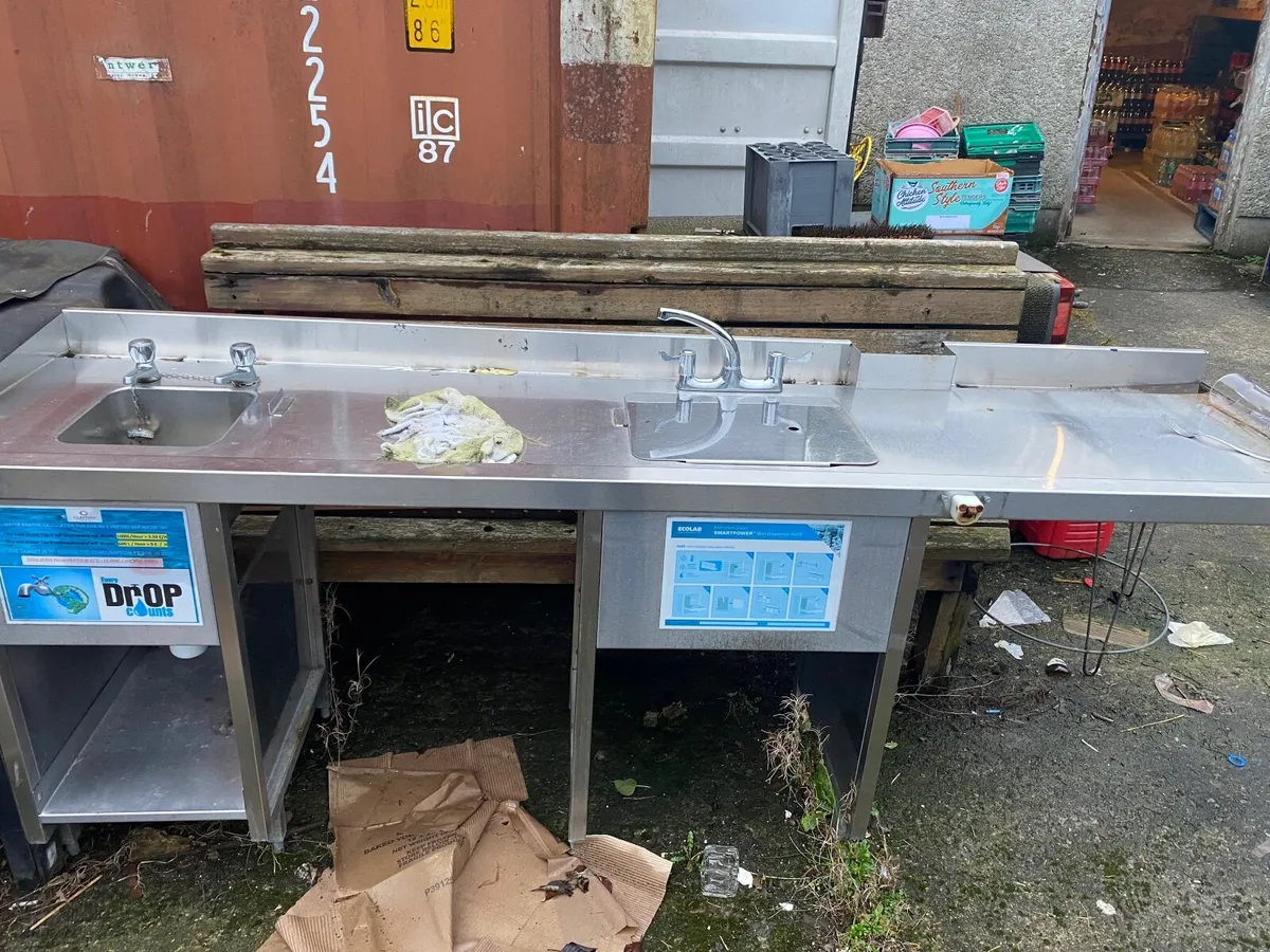 Stainless steel counter - Image 1