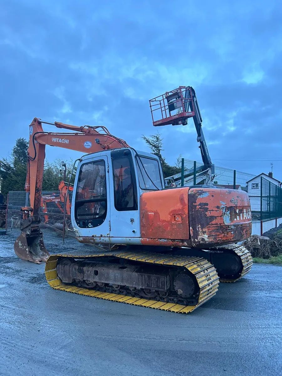 Hitachi EX120-5 Year 1999 - Image 2