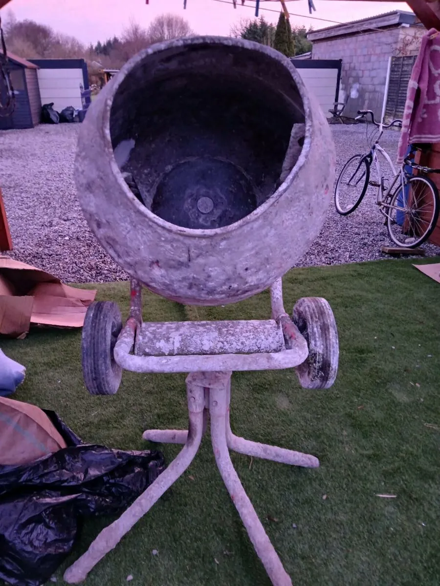 Electric mixer - Image 1