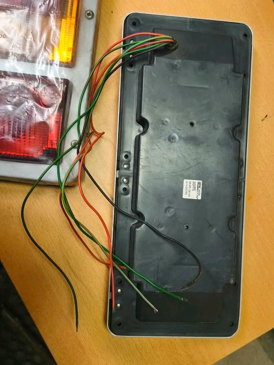 Rear lamps. - Image 4