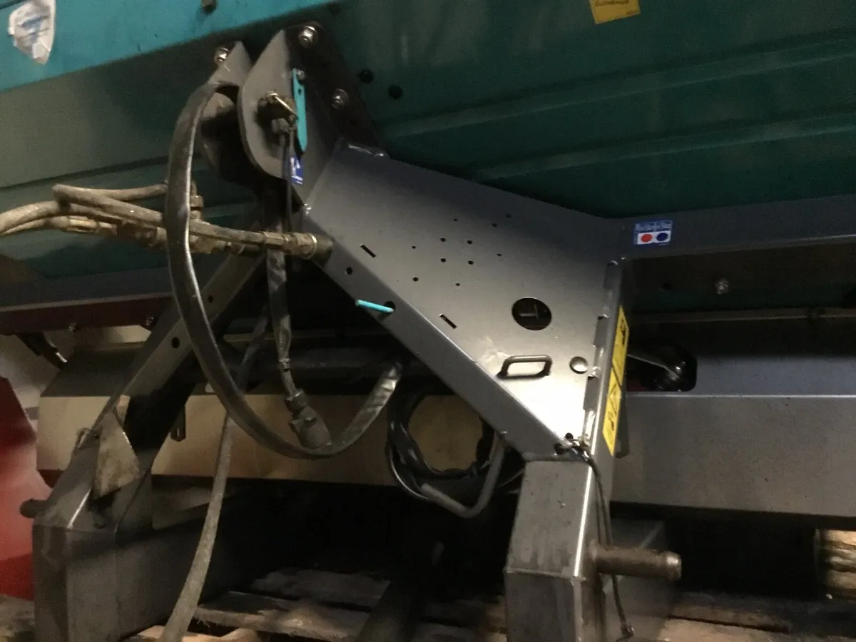 Fertiliser spinner - Image 2