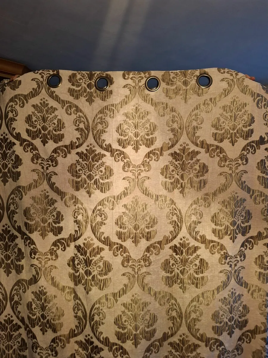 2 Pairs of curtains - Image 1