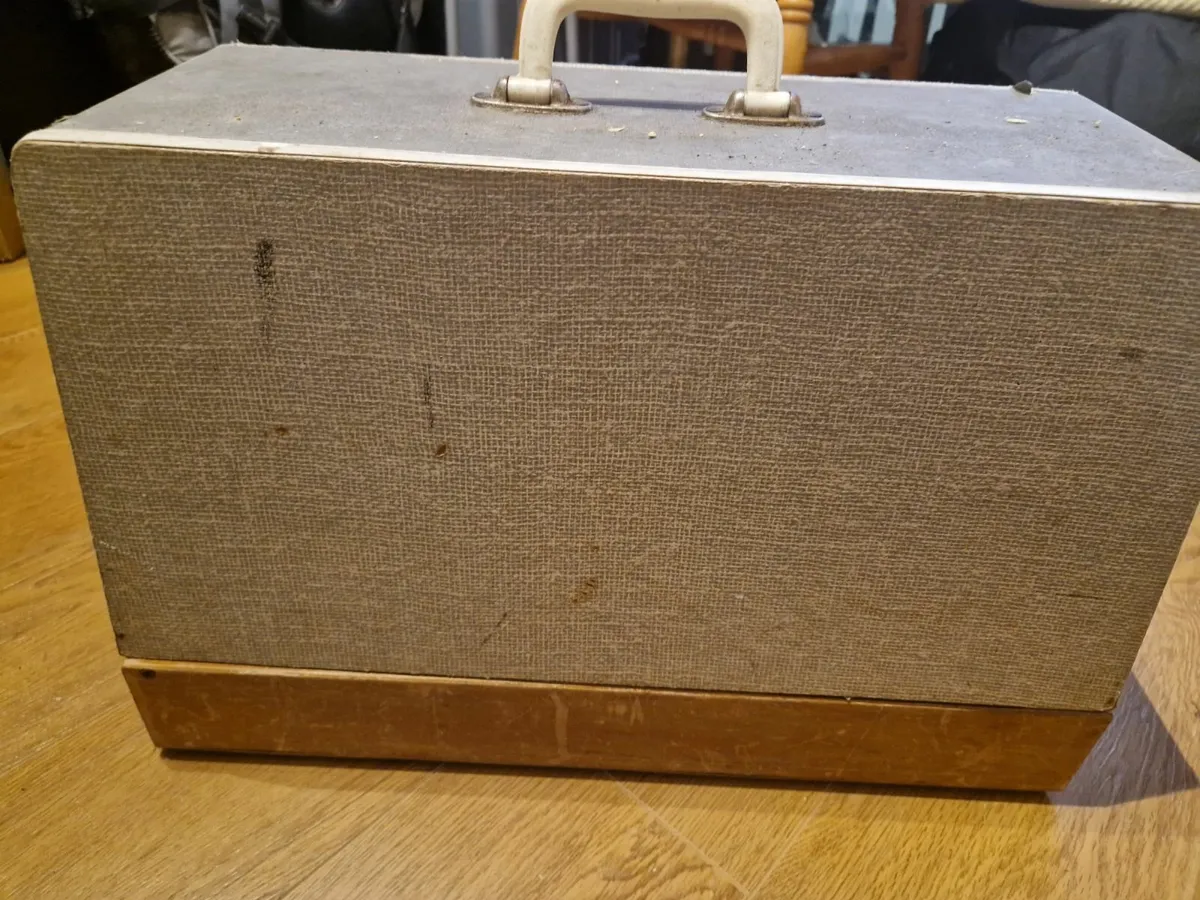 Vintage sewing machine - Image 3