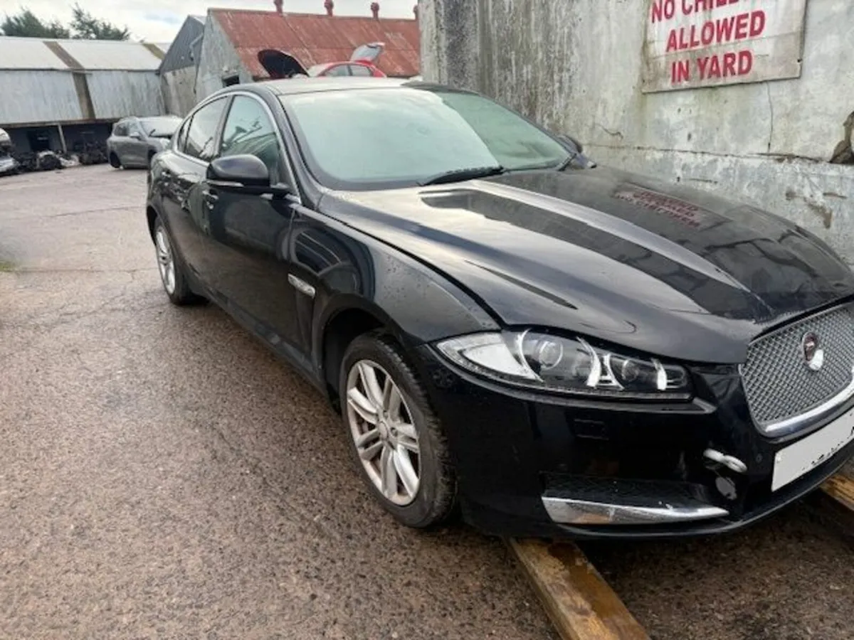 2015 JAGUAR XF 2.2L-D - Image 1