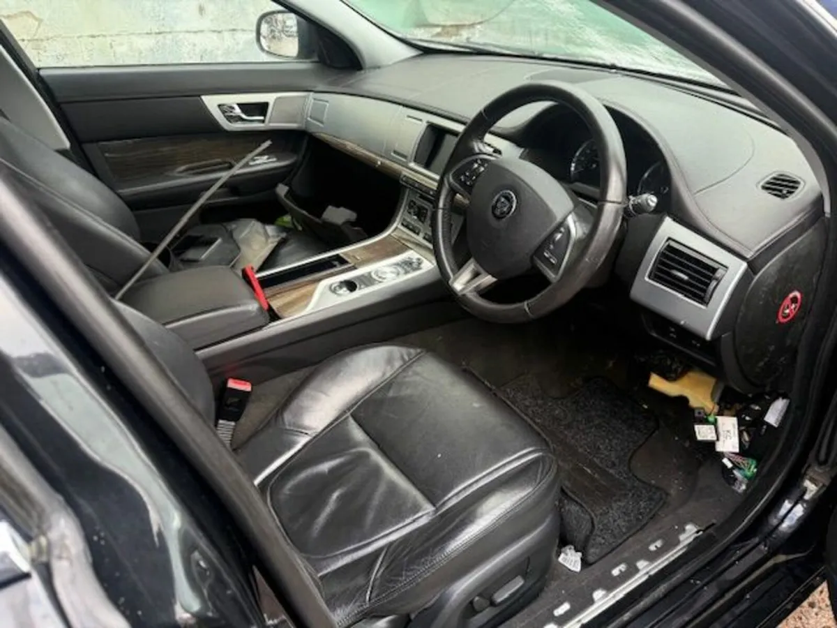 2015 JAGUAR XF 2.2L-D - Image 2