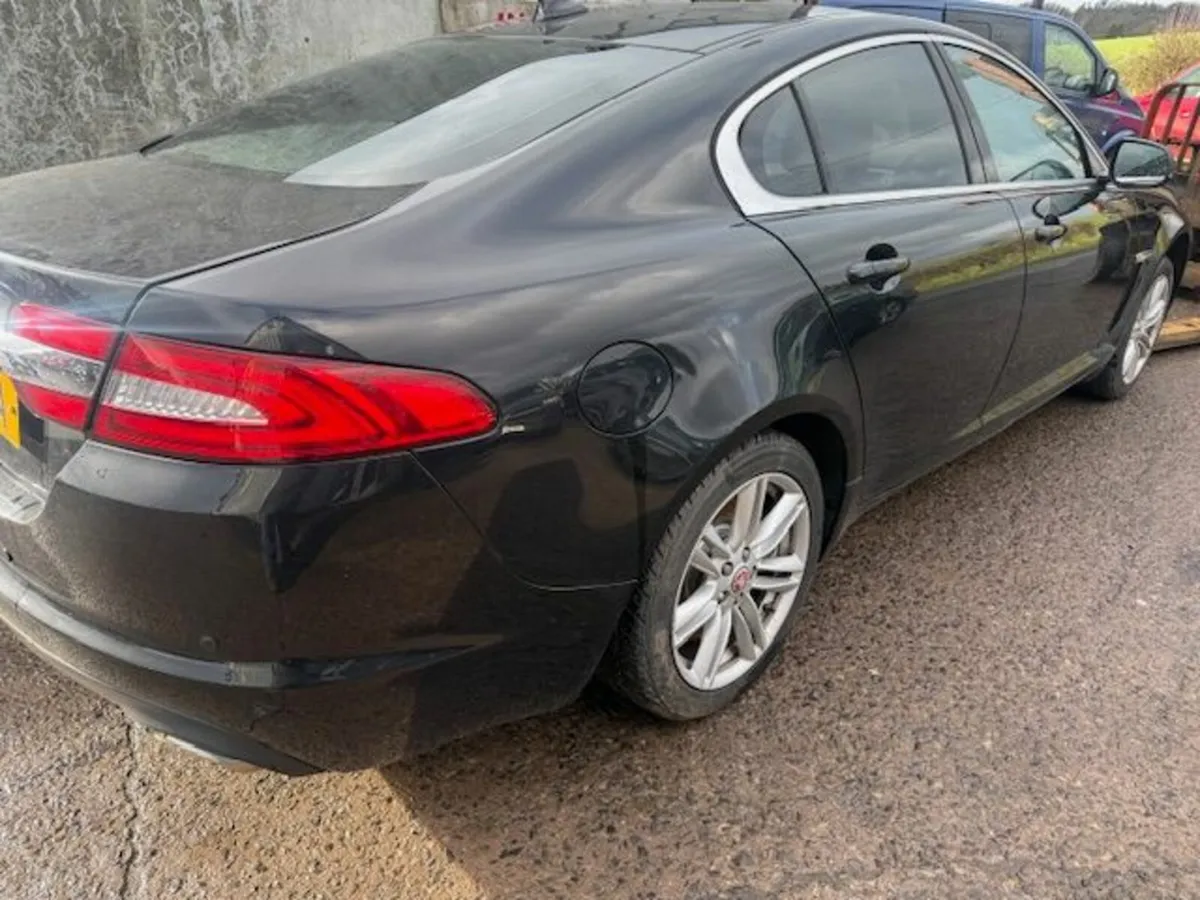 2015 JAGUAR XF 2.2L-D - Image 4