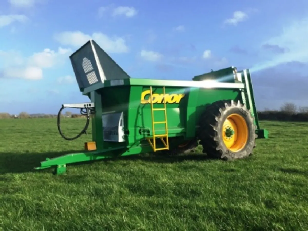 Conor Rear Dischage Spreaders - Image 1