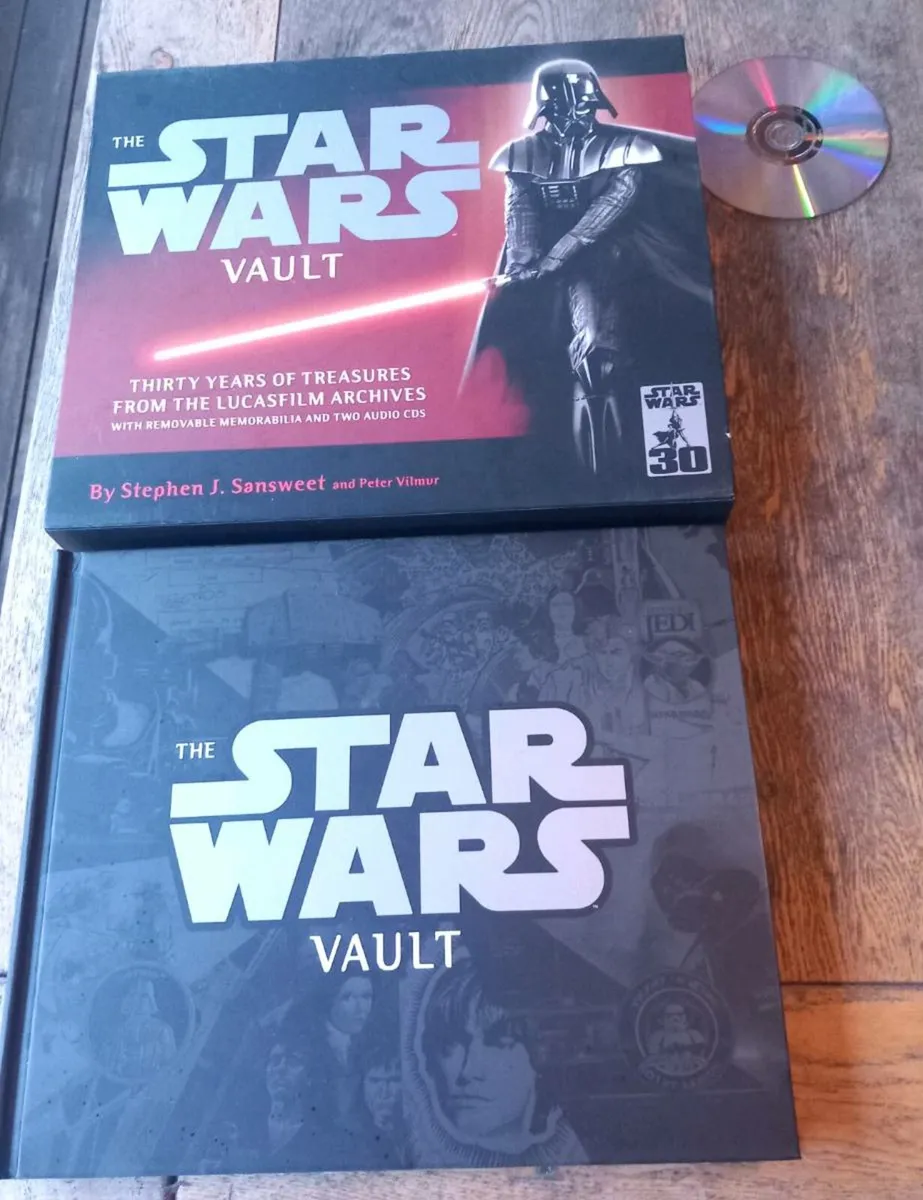 Star Wars book, heavy, large 2 DVDs, D18 post 6e - Image 1