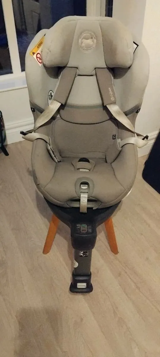 Free Cybex Sirona S2 ISize Swivel car seat - Image 2