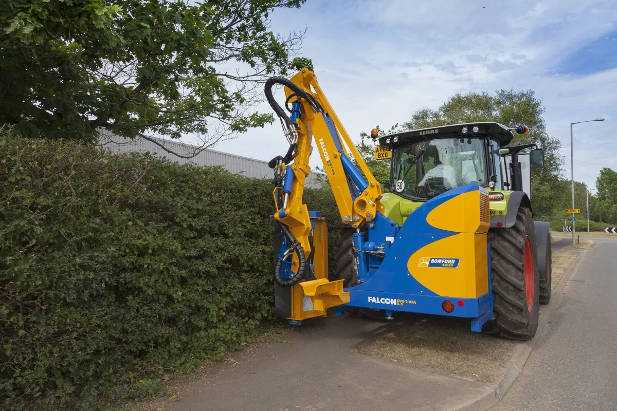 **  Hedge Cutting  ** Deadline approaching ** - Image 1