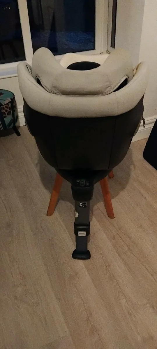 Free Cybex Sirona S2 ISize Swivel car seat - Image 3