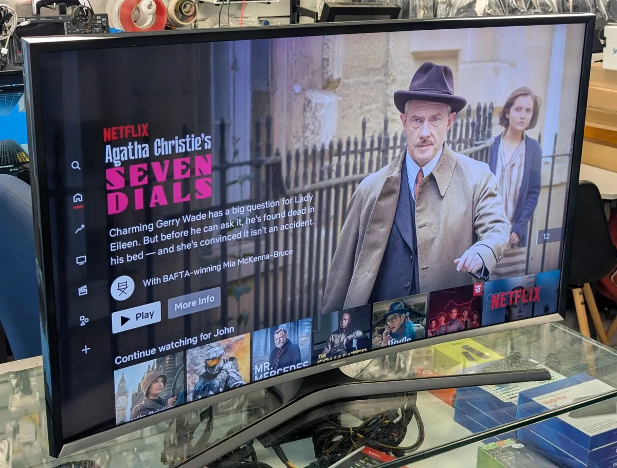 Samsung UE40J6300AK 40" Curved Full HD LED SmartTV - Image 1