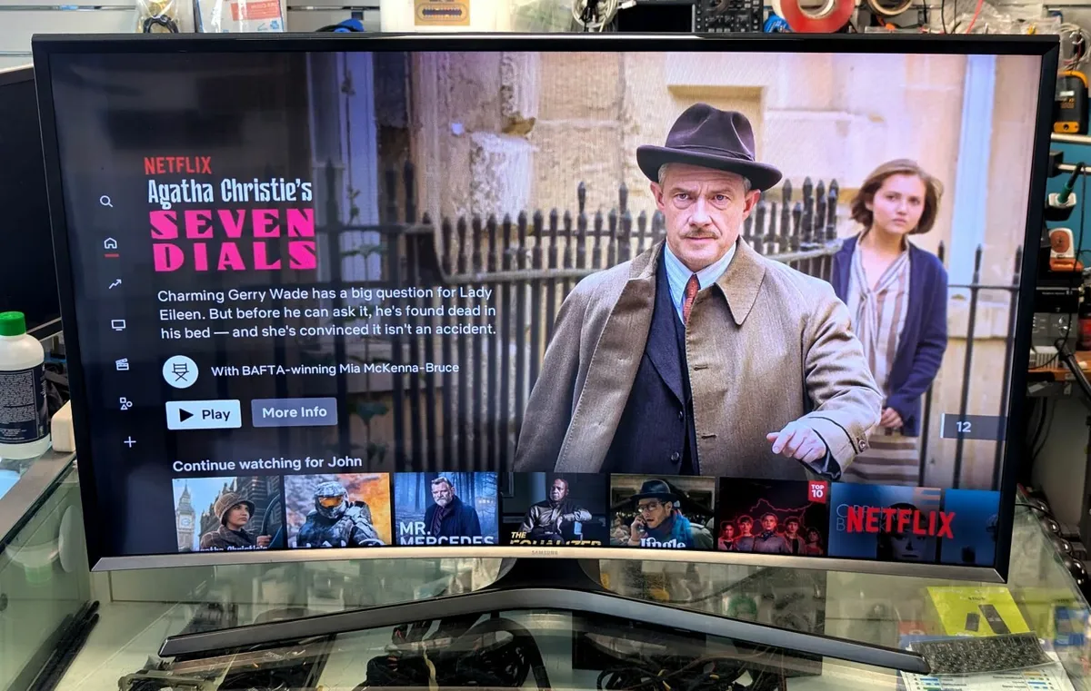 Samsung UE40J6300AK 40" Curved Full HD LED SmartTV - Image 3