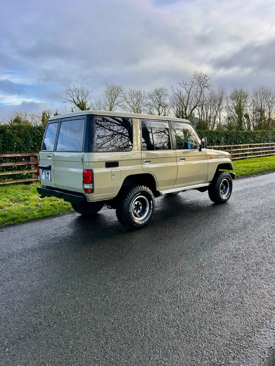 Stunning 1995 Toyota Landcruiser - Image 4