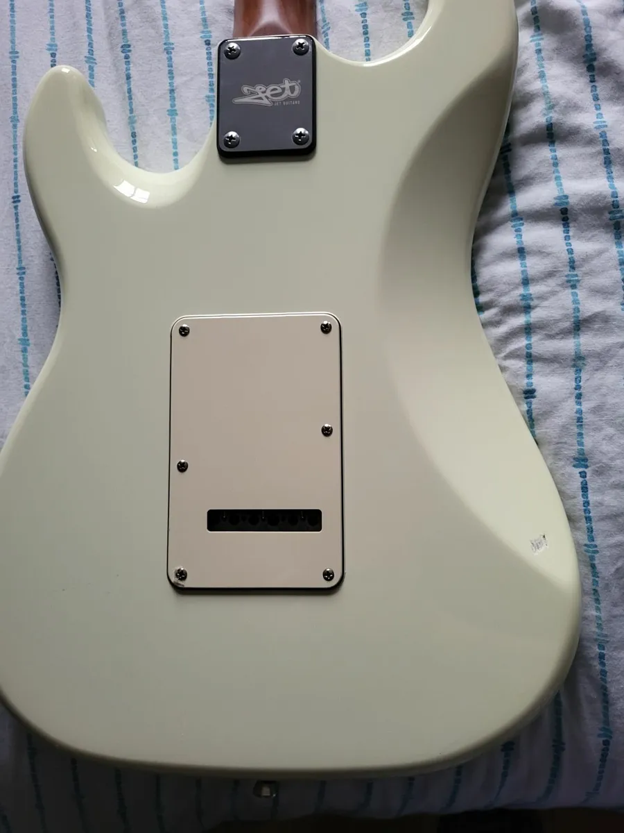 Electric guitar - Image 3