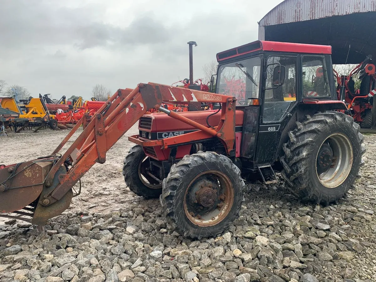 CASE IH 685L 4WD + MX252 LOADER : 11018874 - Image 3