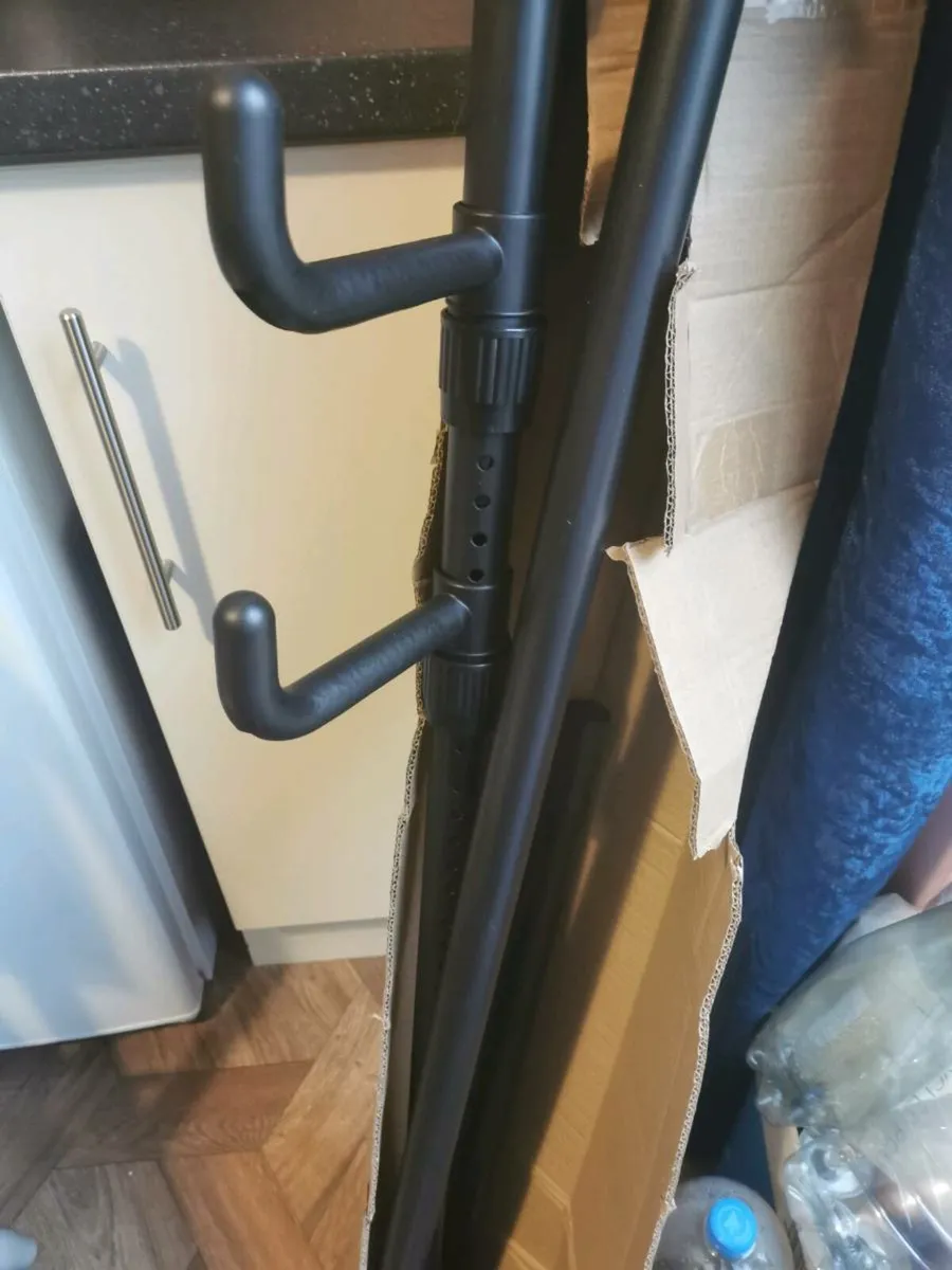 Clothes hanger - Image 1