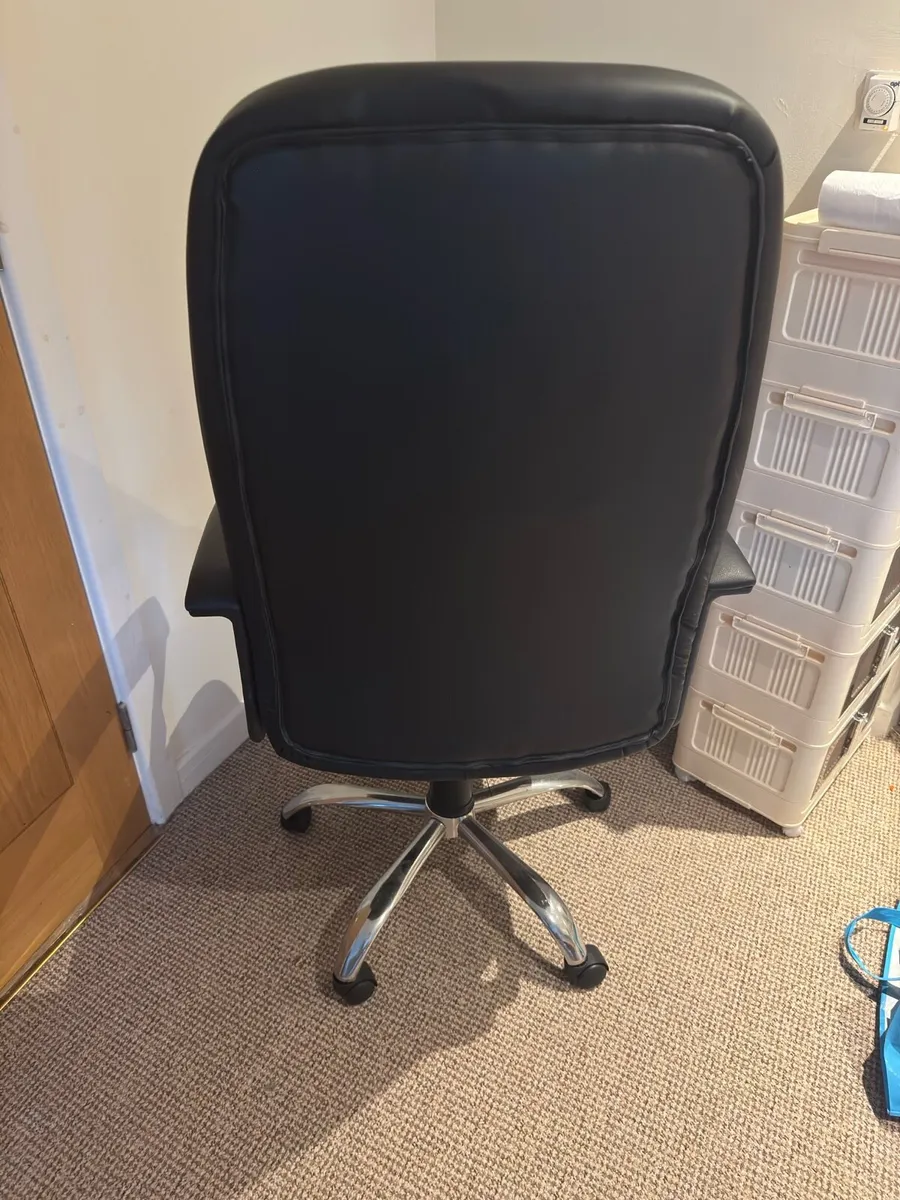 Leather Office Chair – Excellent Condition - Image 3