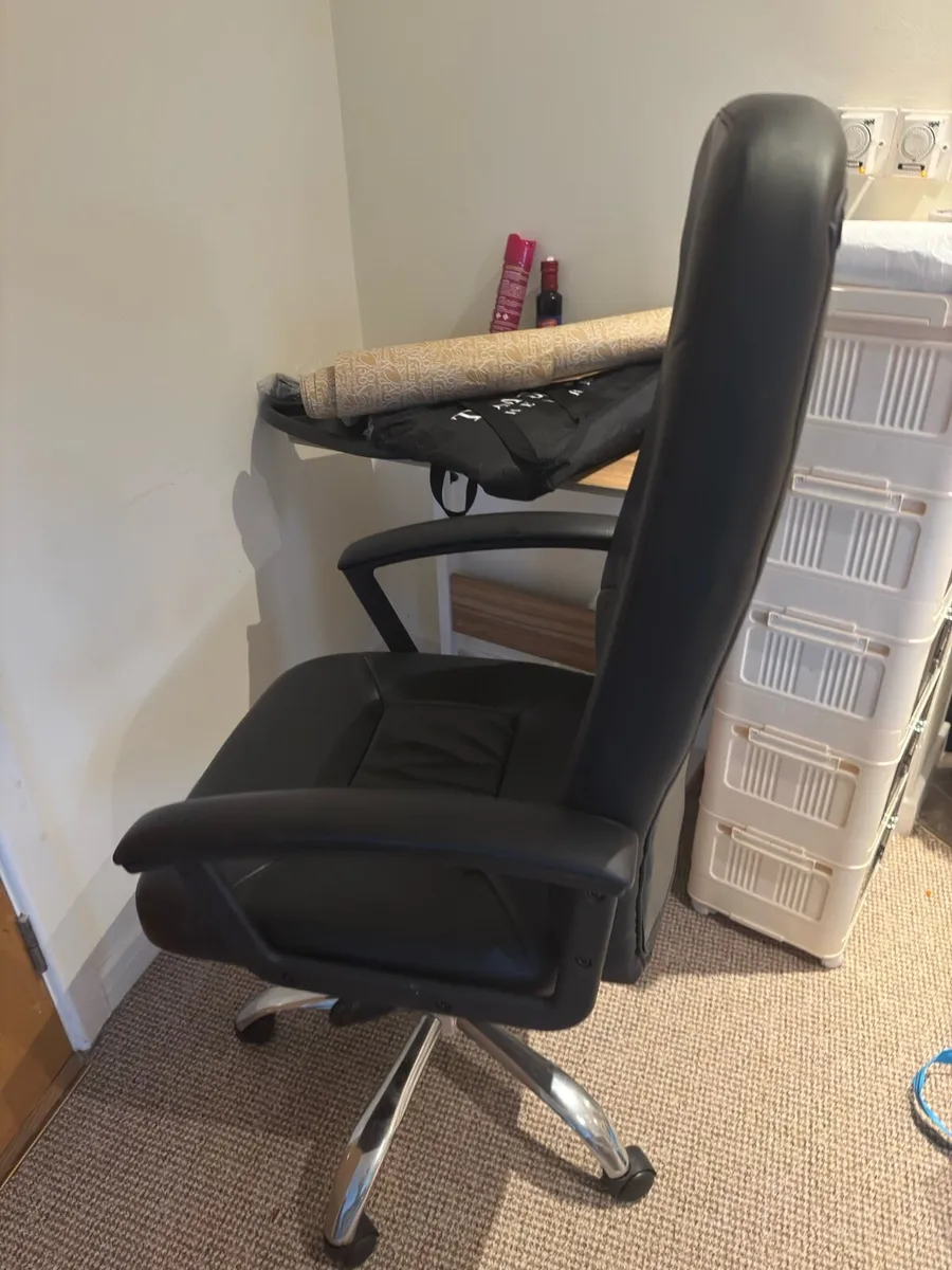 Leather Office Chair – Excellent Condition - Image 2