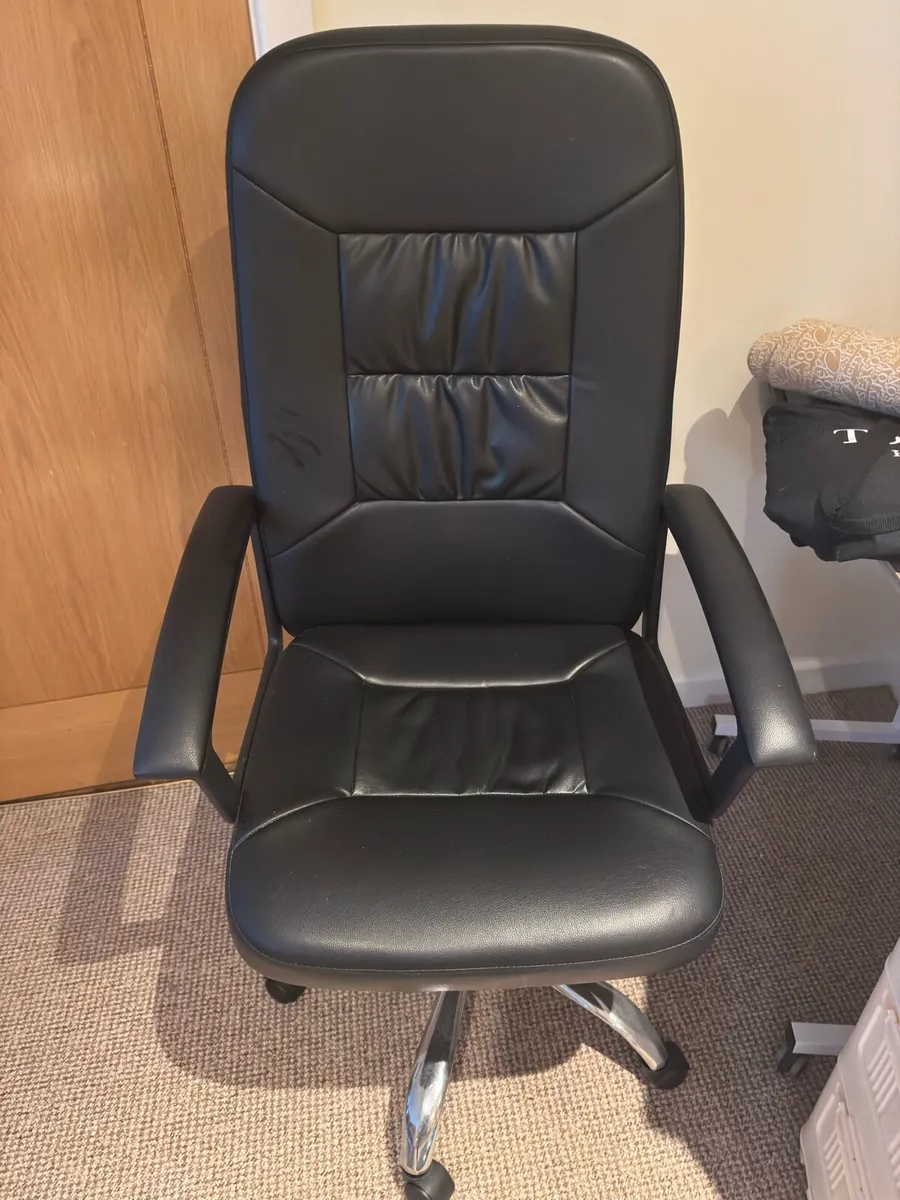 Leather Office Chair – Excellent Condition - Image 1