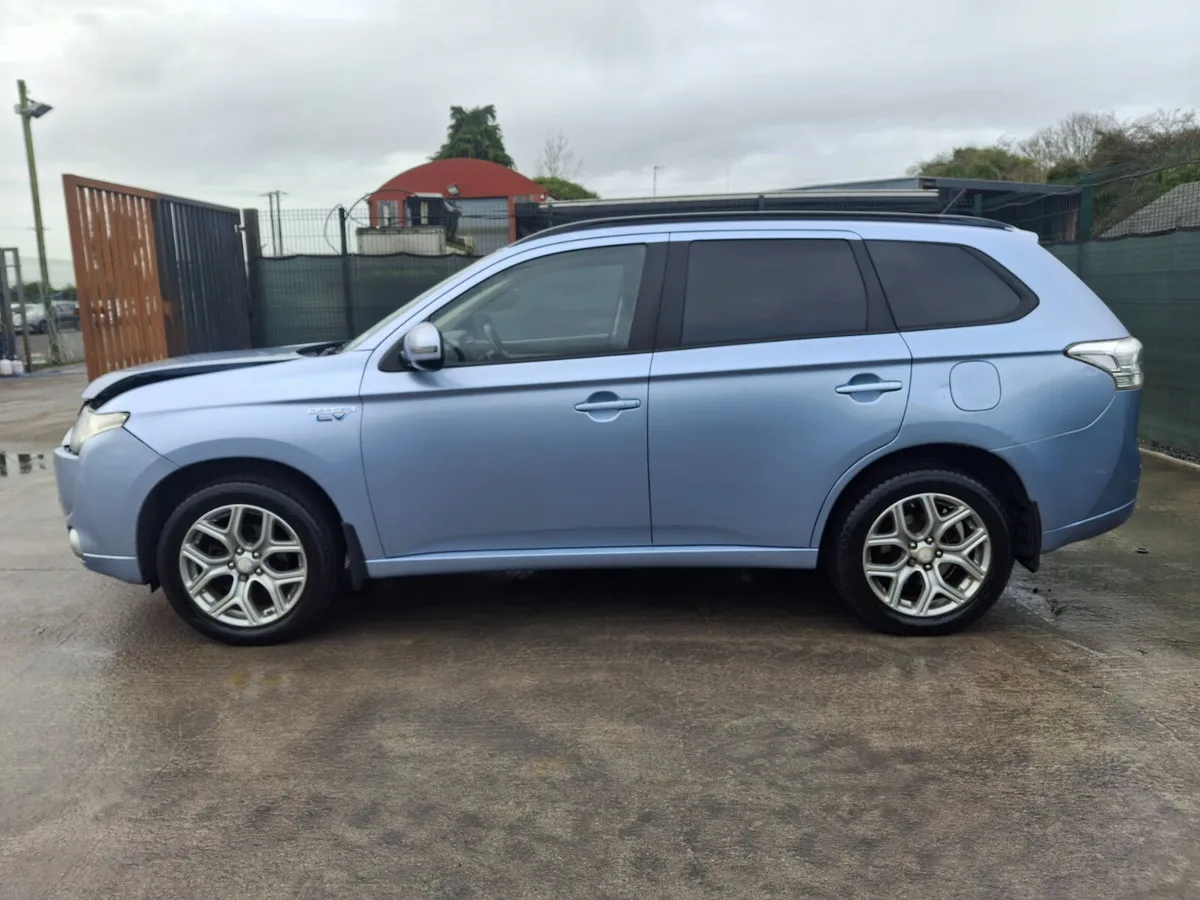2014 Mitsubish Outlander Phev  Hybrid  A - Image 1