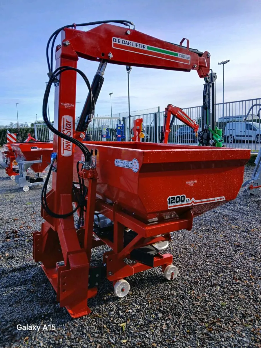 TWIN STAR FERTILISER SPREADERS. - Image 4