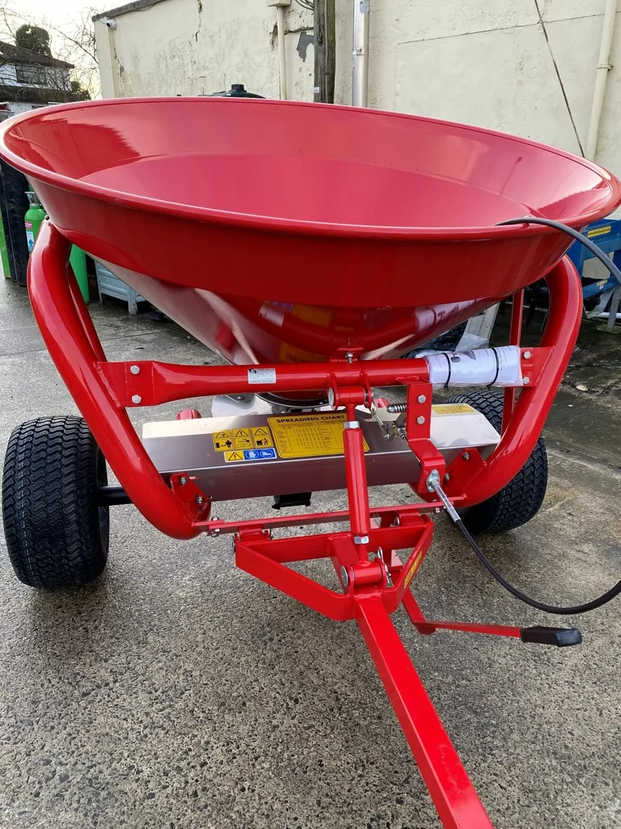 New Cosmo PTB 430/560 quad fertiliser spreaders - Image 4