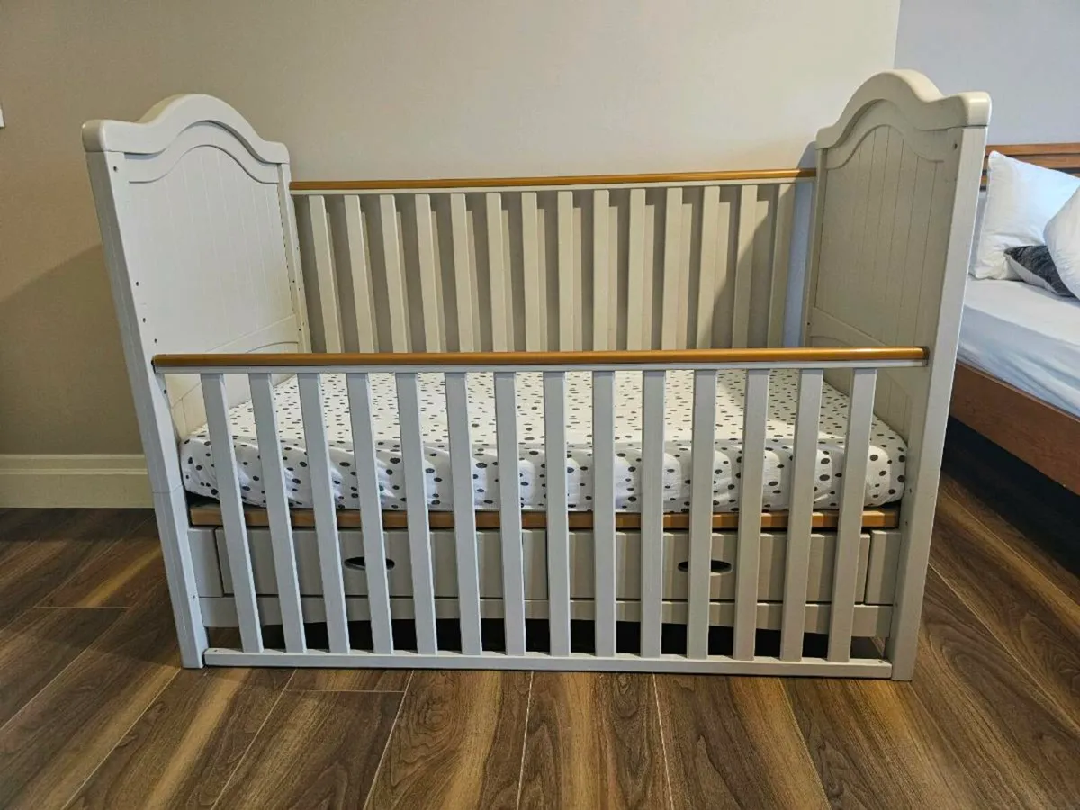 Mamas &  Papas Ophelia cot/bed - Image 3
