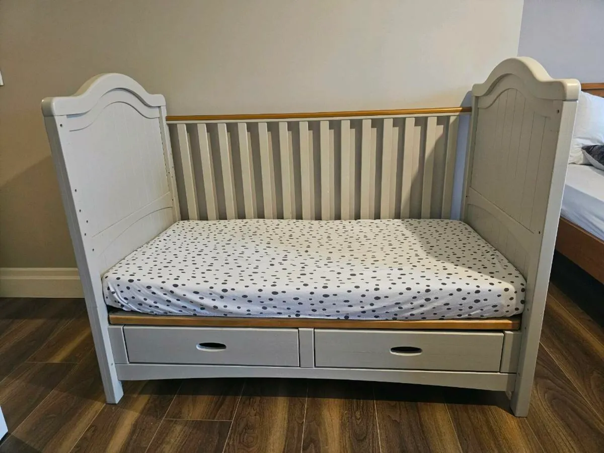 Mamas &  Papas Ophelia cot/bed - Image 1