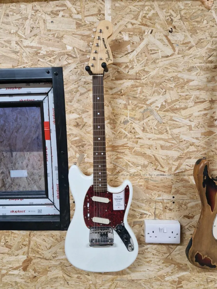 Fender Mustang MIJ Olympic White - Image 1