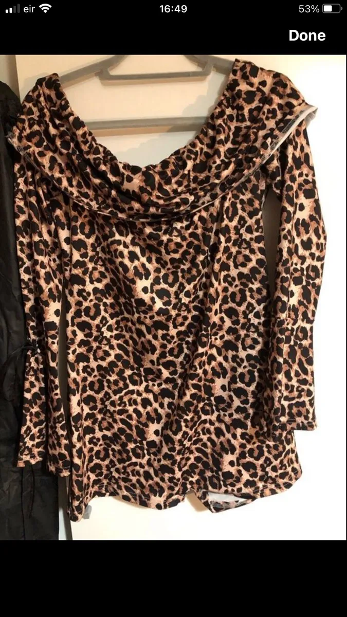 Ladies shorts suit size XL €3 - Image 2