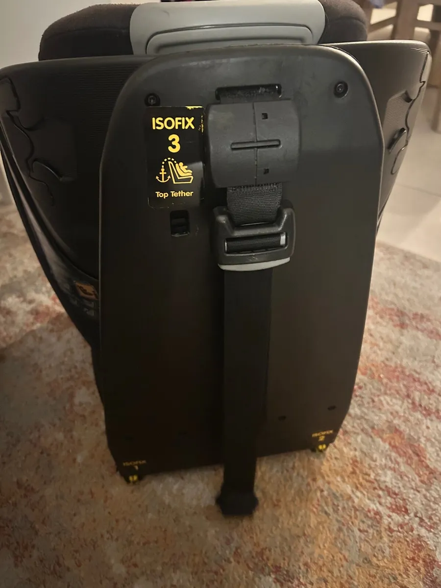 Maxi cosi Isofix car seat - Image 3