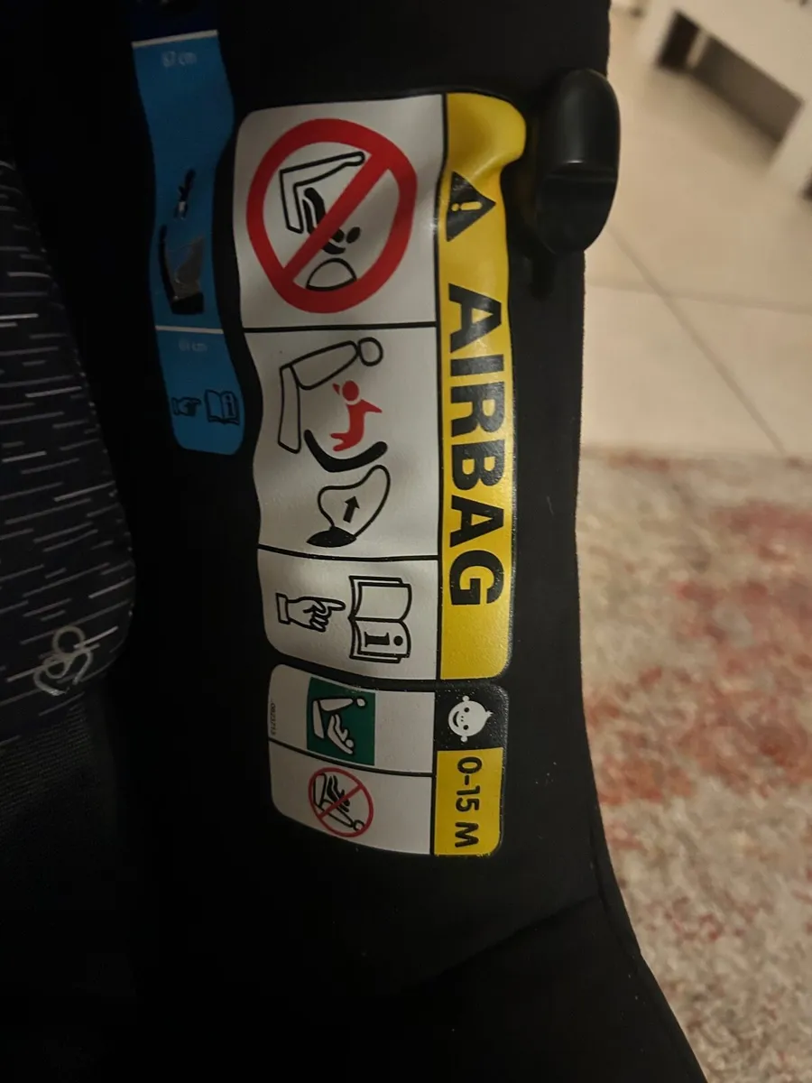 Maxi cosi Isofix car seat - Image 1