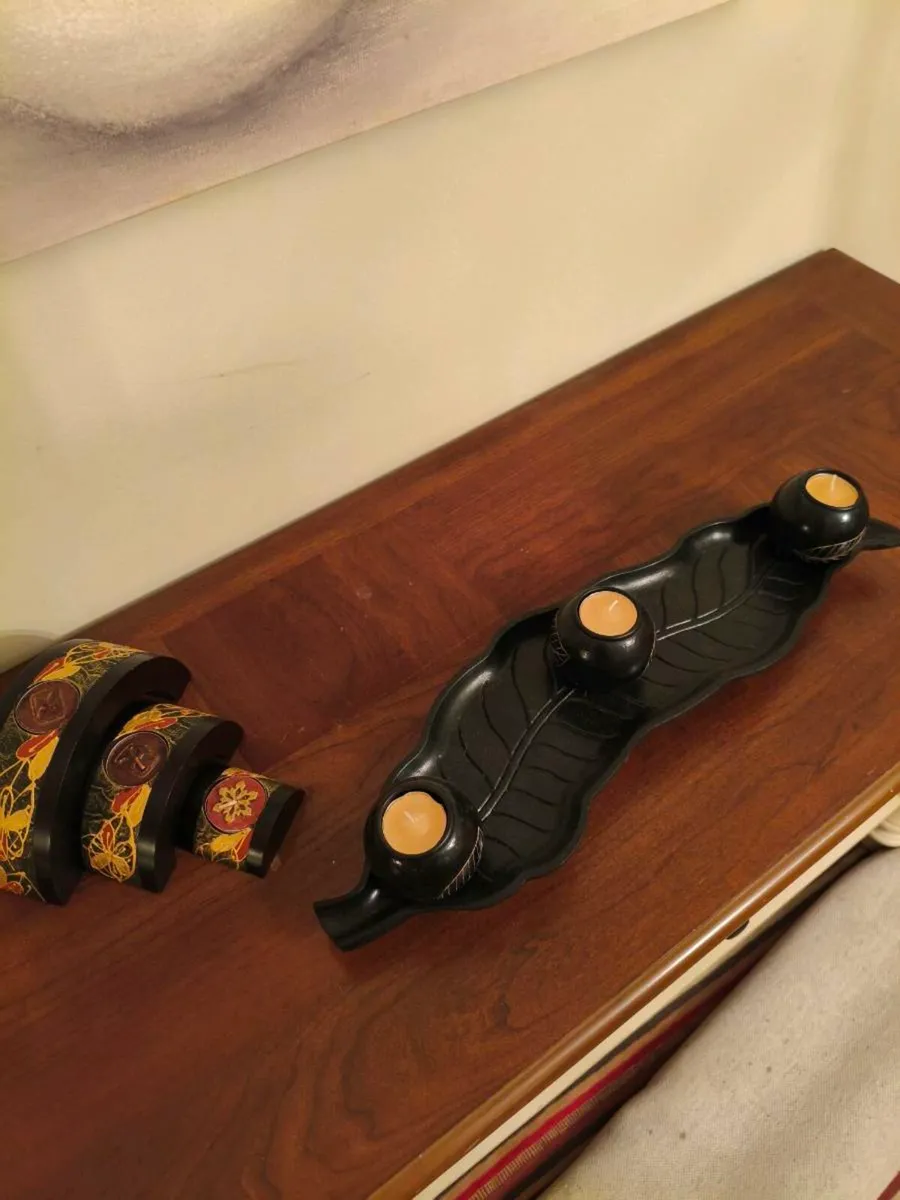 2 beautiful timber features,new unwanted gift. - Image 1