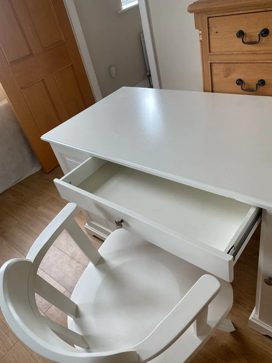 Study desk and chair - Image 3