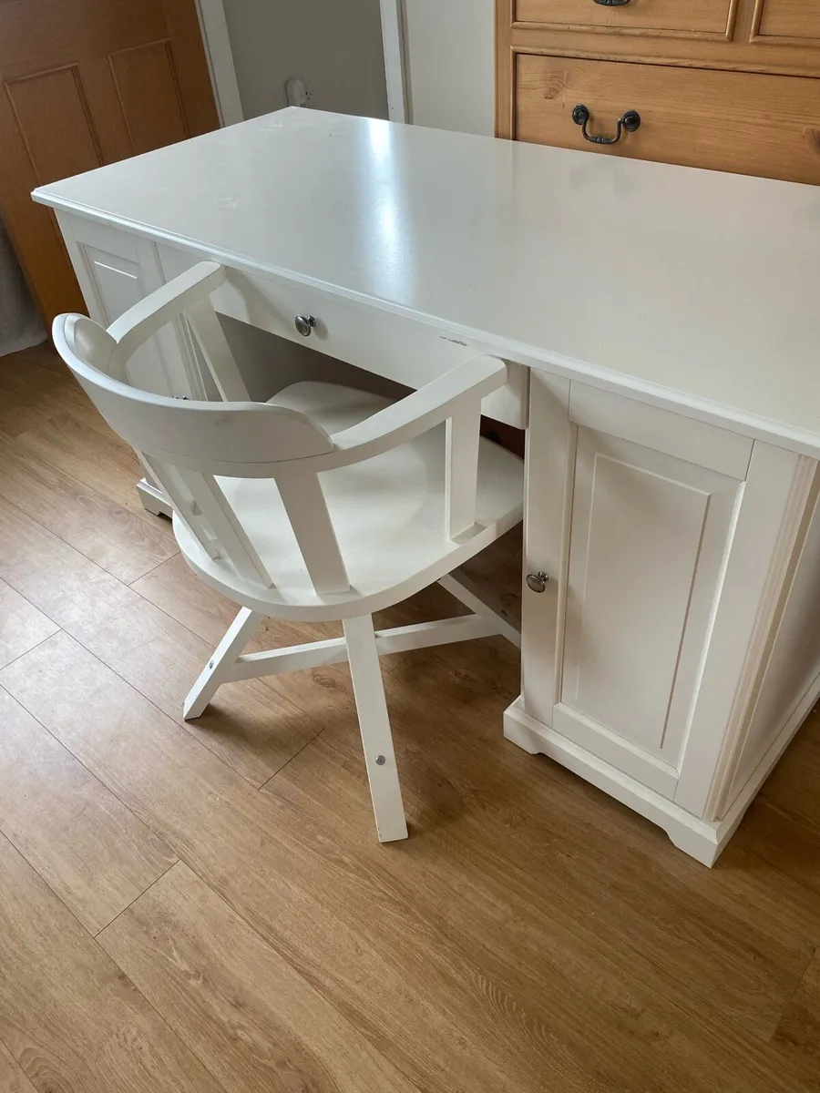 Study desk and chair - Image 1