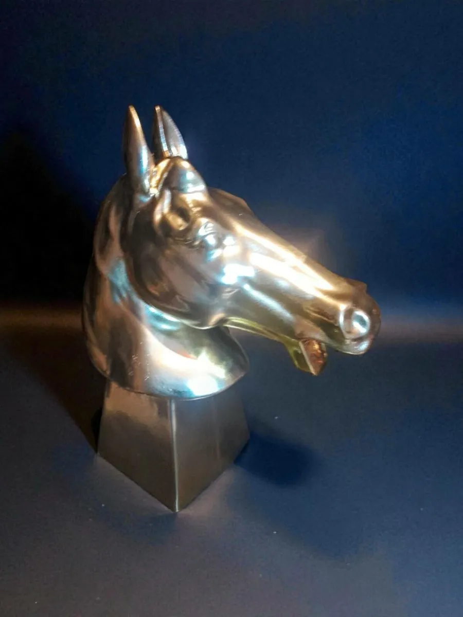 Large ceramic horse head statue - Image 1