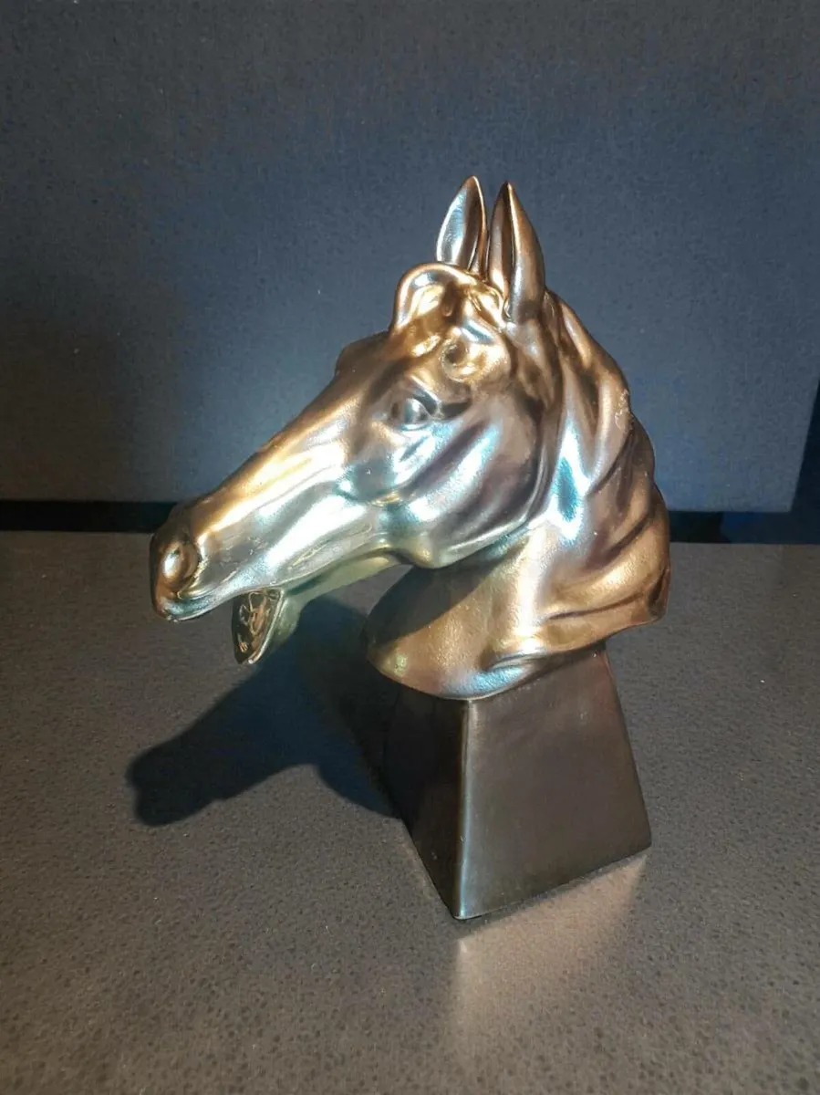 Large ceramic horse head statue - Image 2